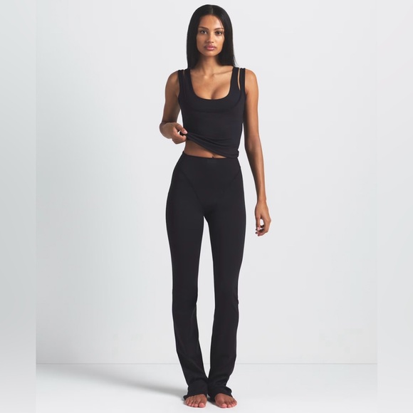 SKIMS Pants - Nike SKIMS Matte V Panel 26 Inch Legging S BO-LEG-7008